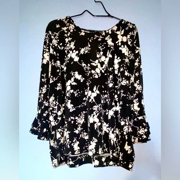 Women’s Karl Lagerfeld floral blouse 1X - Picture 3 of 10